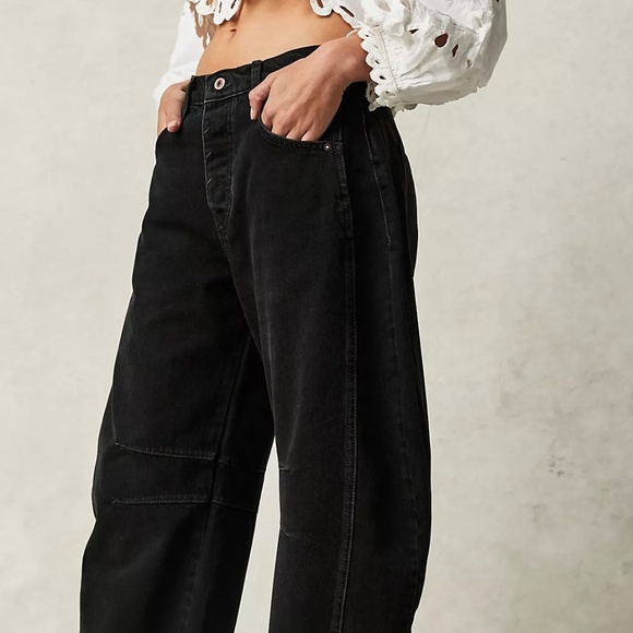 NWT We The Free Good Luck Mid-Rise Barrel Jeans in Black - Picture 6 of 6